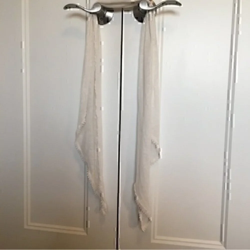 Girls size 12  Justice off white scarf